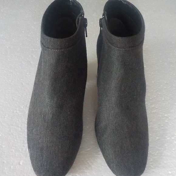 NEW Aerosoles Gray Ankle Boots - Picture 7 of 9